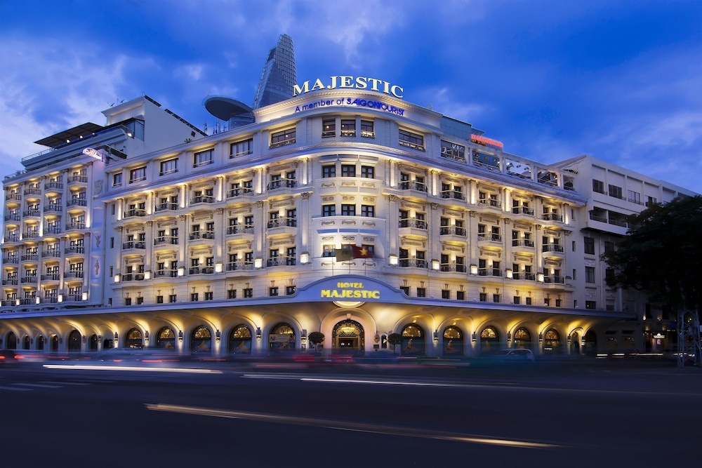 Ông chủ loạt khách sạn Rex, Continental, Grand Saigon lãi lớn