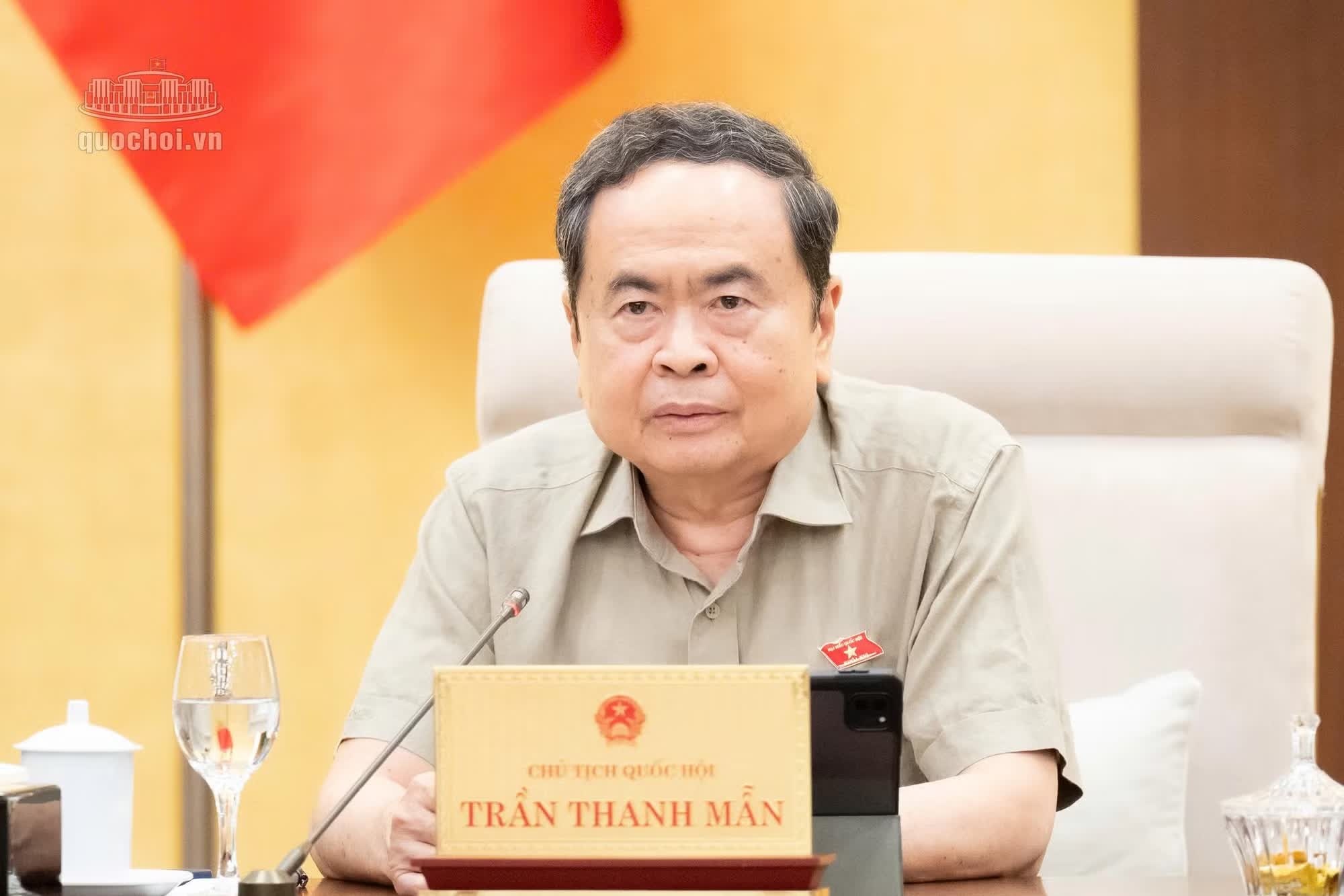 t&agrave;i xế c&ocirc;ng nghệ ảnh 2