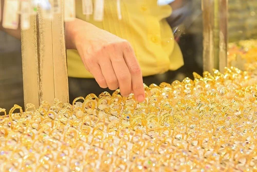 Mua vàng đầu tuần, cuối tuần lỗ lớn