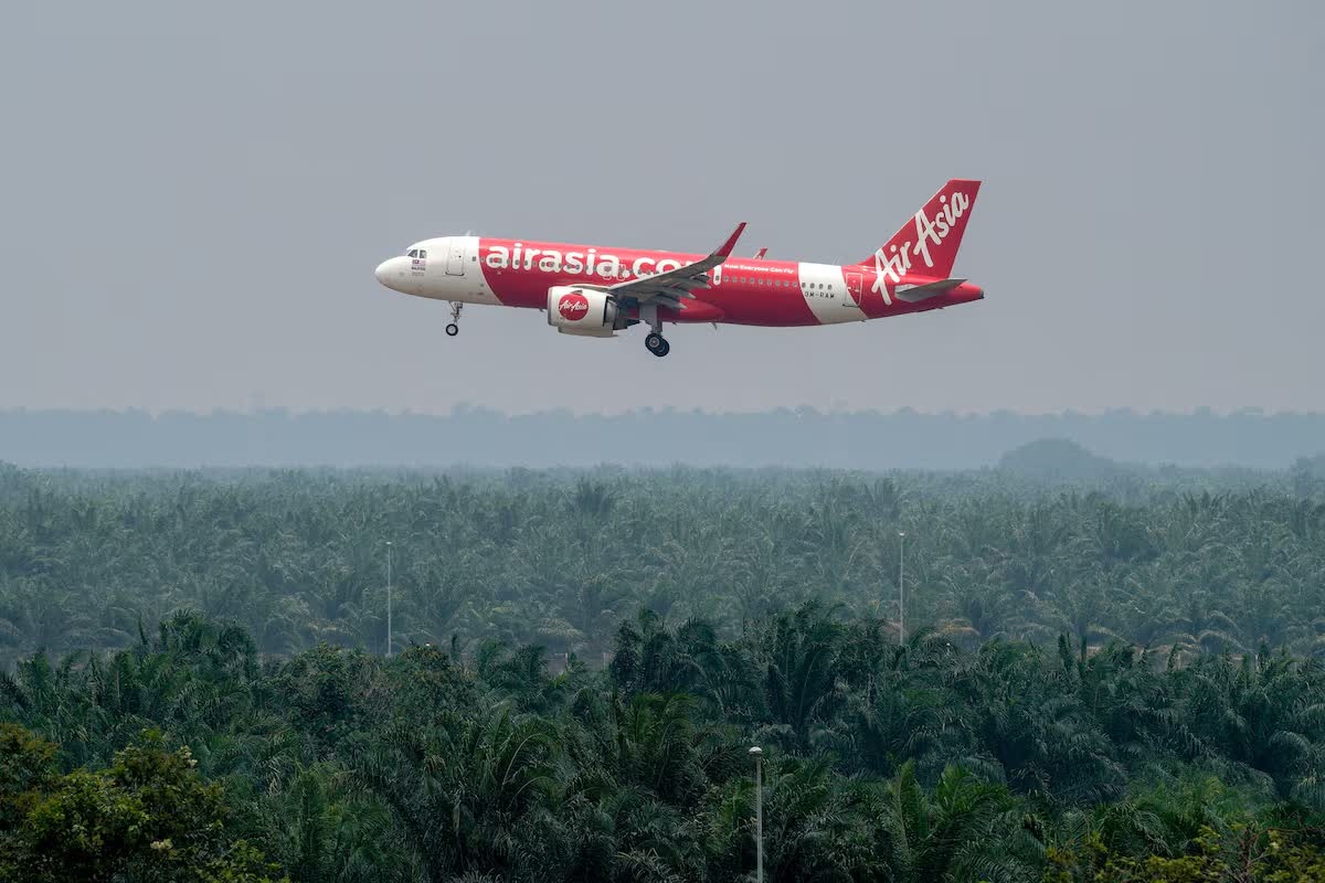 Cổ phiếu lao dốc hơn 70%, AirAsia nói không cần giải cứu