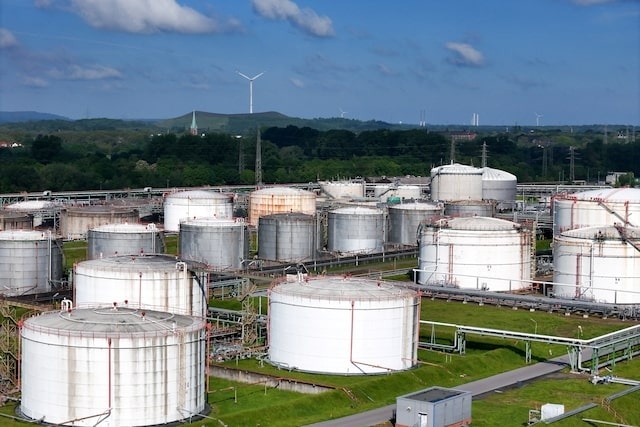 Nỗ lực hạ nhiệt giá dầu của IEA