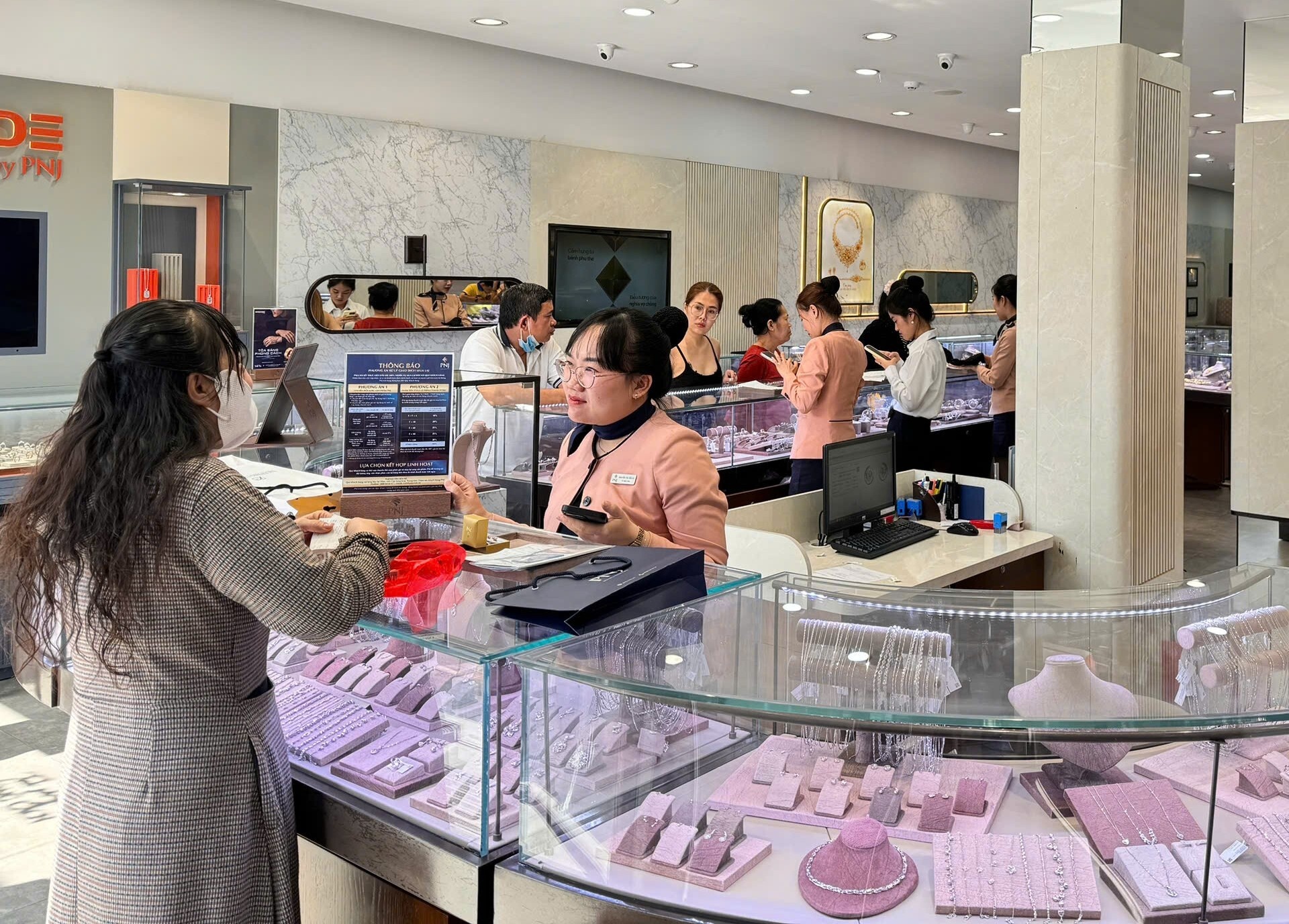 PNJ  ảnh 1