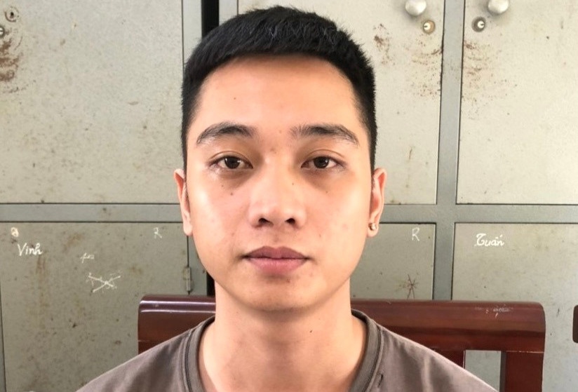 Khoi to nam thanh nien cho vay lai nang hinh anh