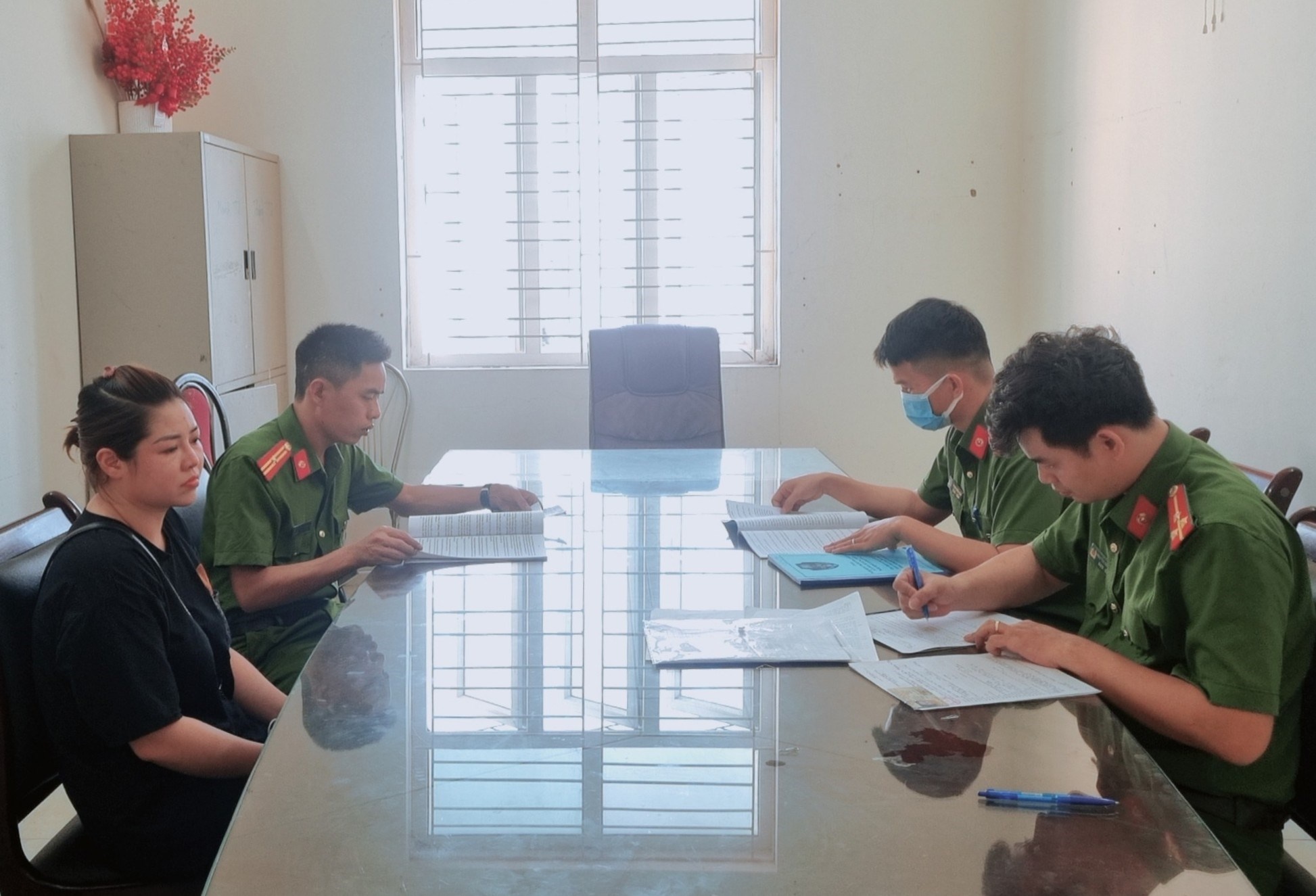 Ban de cong khai anh 1