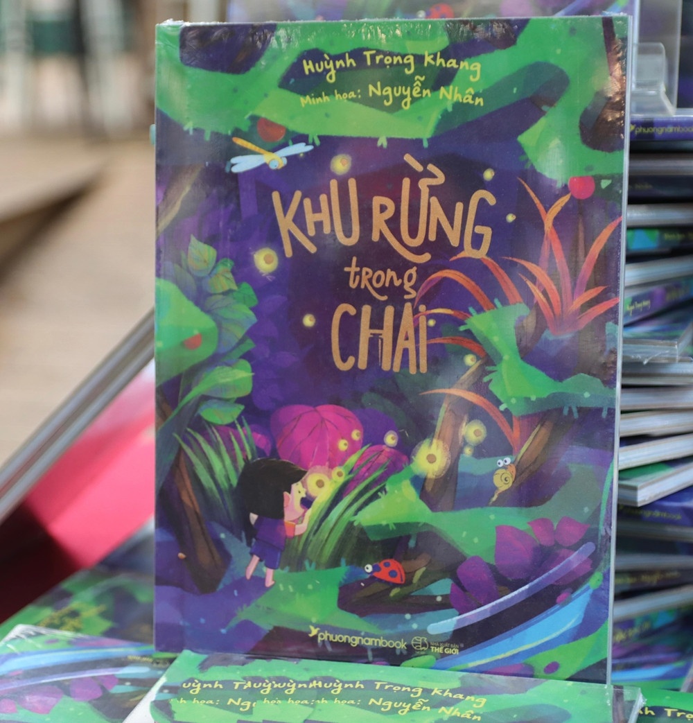 Thong diep cuoc song y nghia qua ‘Khu rung trong chai’ hinh anh