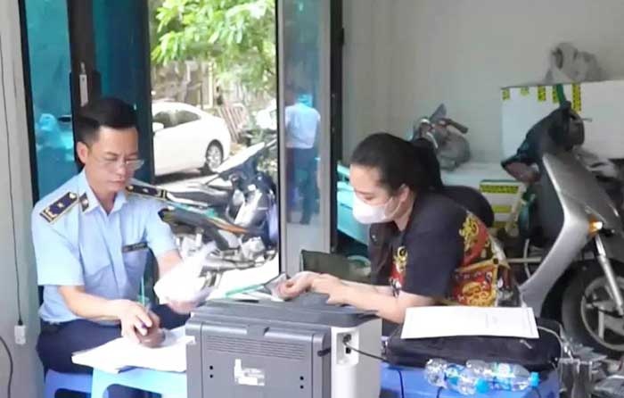 Shopee,  Lazada,  tien mat,  tat mang. anh 1