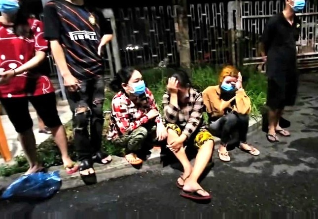 Thieu nien duoi nuoc. anh 2