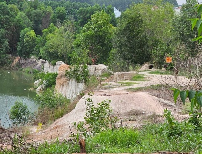 Phat hien thi the thieu nien 15 tuoi duoi ho nuoc sau o Binh Duong hinh anh