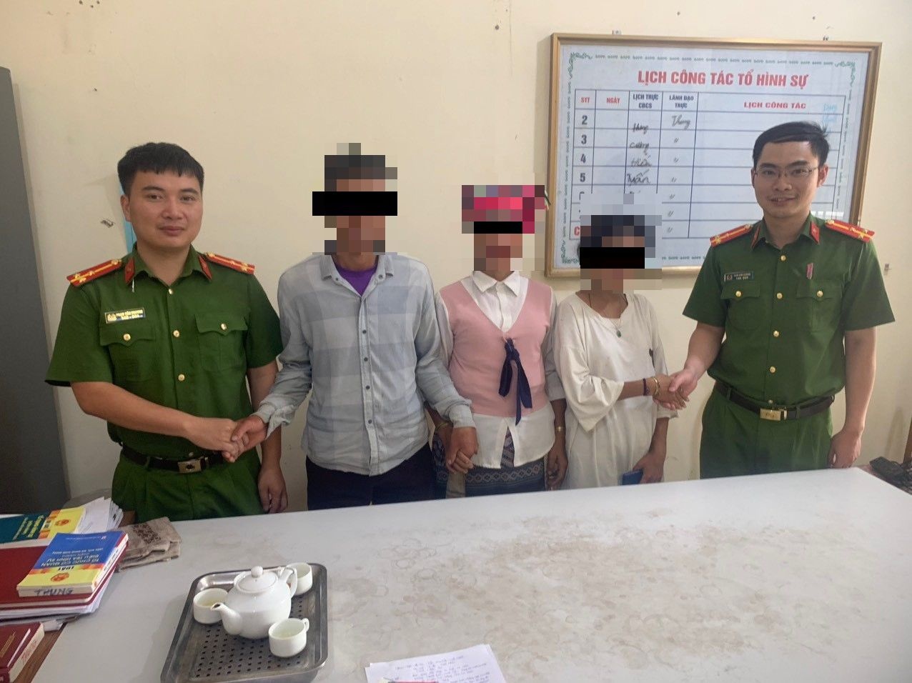 Cong an Tuyen Quang,  tiep khach,  quan karaoke. anh 1