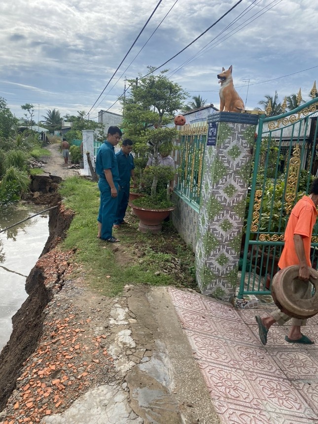 80m sat lo,  bo song Tra On. anh 2