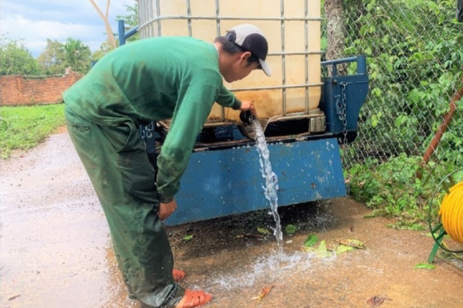 Luc luong cong an giup buon lang binh yen tro lai sau bien co hinh anh