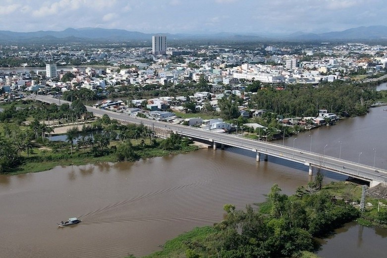 Sap nhap hai huyen o Quang Nam doi du 182 lanh dao hinh anh