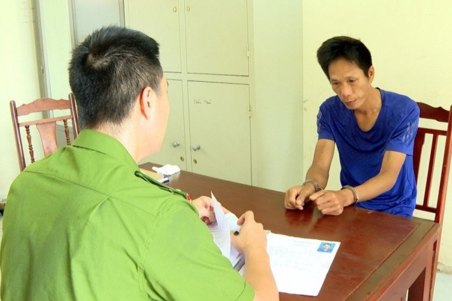Day nga nguoi phu nu di tham dong roi cuop xe may hinh anh