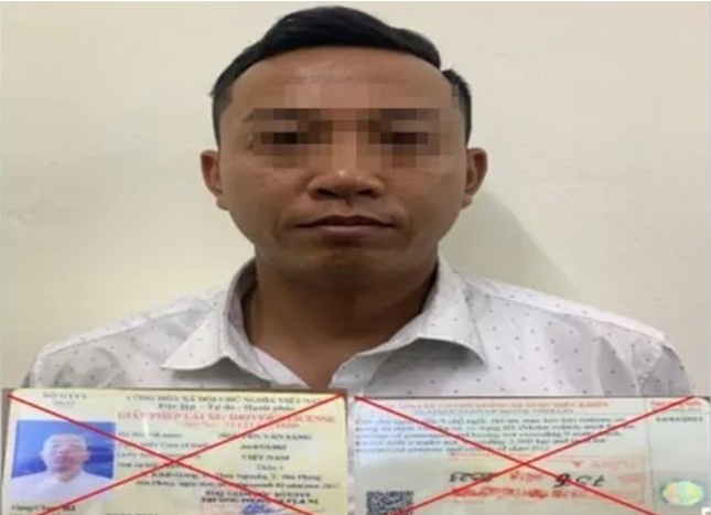 Khởi tố,  giấy tờ giả. ảnh 1 Khoi to,  giay to gia. anh 1