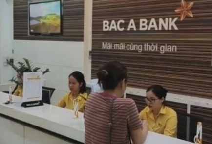 Khach run ray khi rut gan 1 ty, nhan vien bao an ngan chan vu lua dao hinh anh