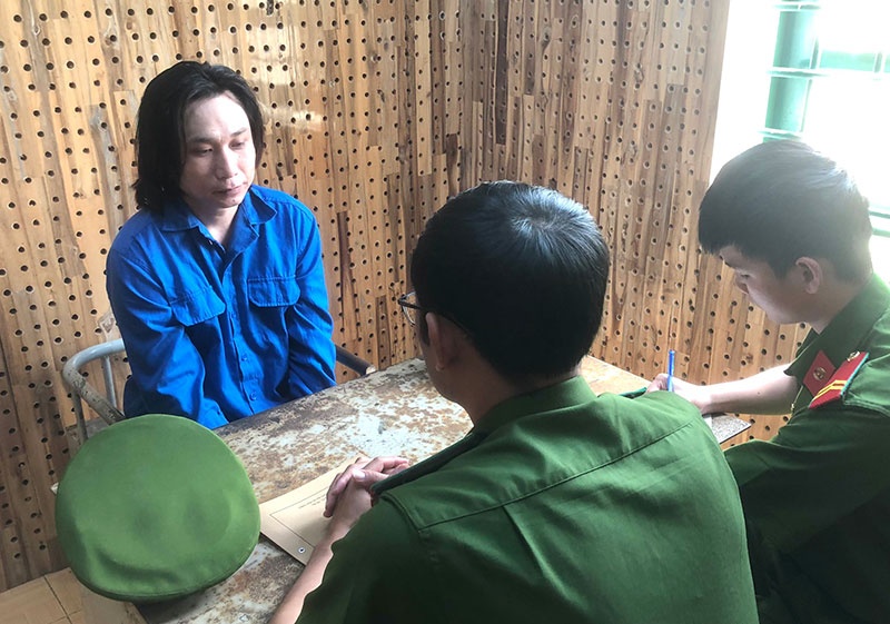 Lua dao,  khong gian mang. anh 1