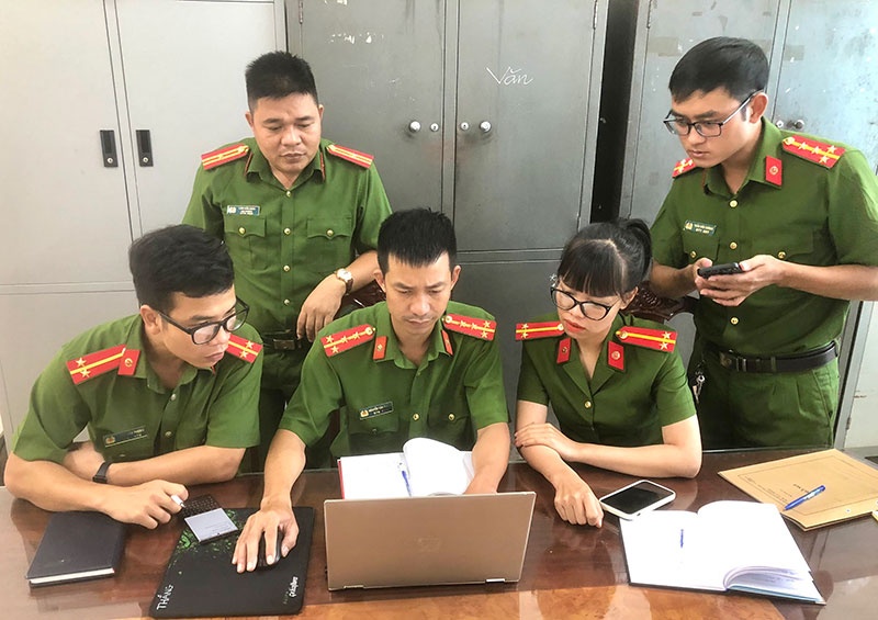 Lua dao,  khong gian mang. anh 2