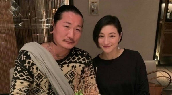 Ly hon,  ngoai tinh cong khai. anh 1