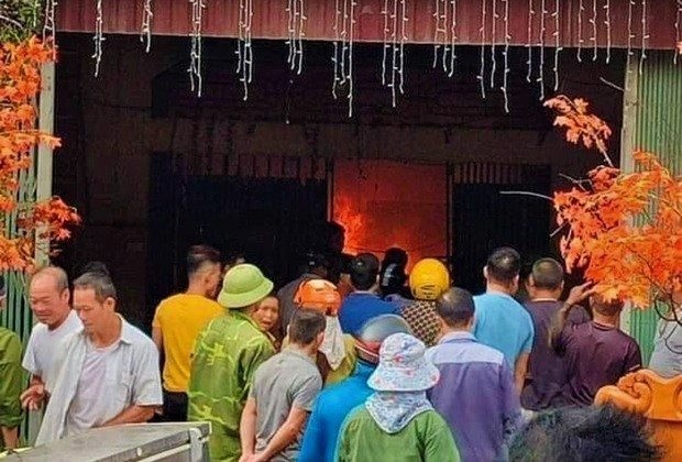 Tam xang tu thieu do mau thuan voi vo hinh anh