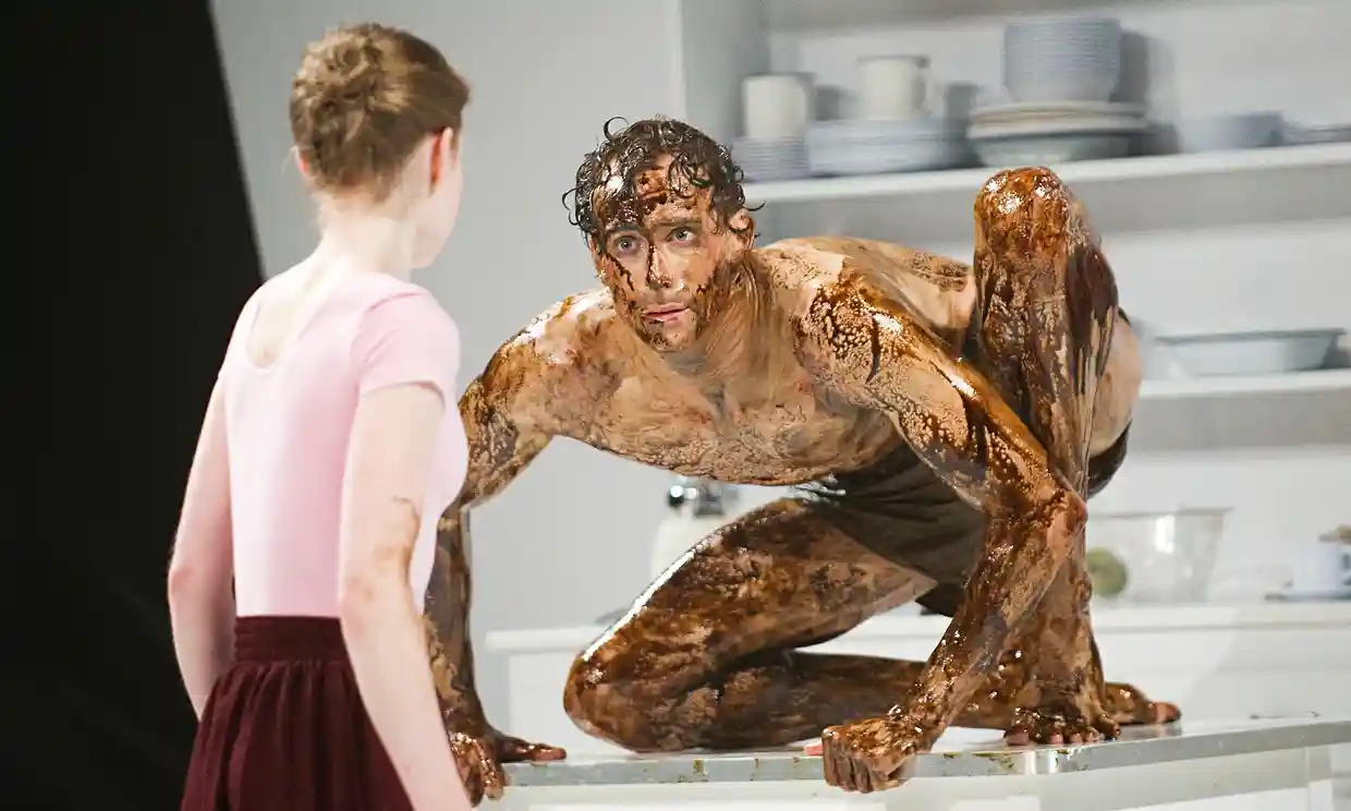 'Hoa than': Khi hon nguoi ket trong con bo hinh anh