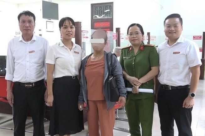 Gia danh cong an,  tong tien. anh 1