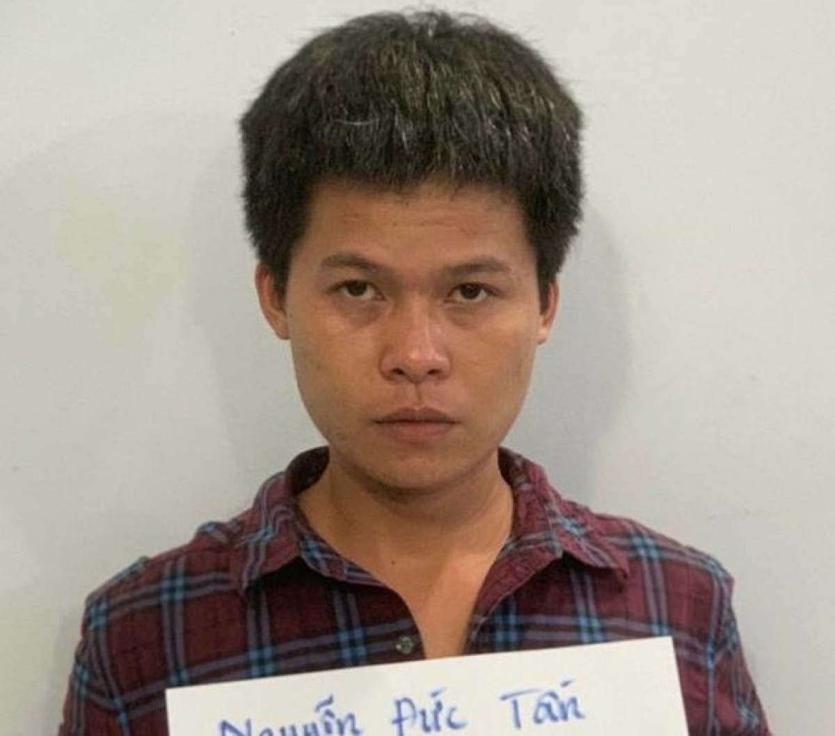 Hai nguoi bi phat vi xuyen tac vu viec o Dak Lak va boi nho cong an hinh anh