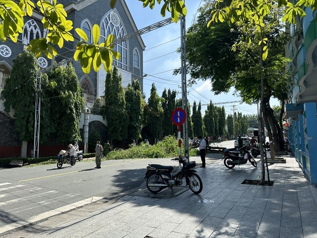 Nguoi dan thoat nan. anh 2