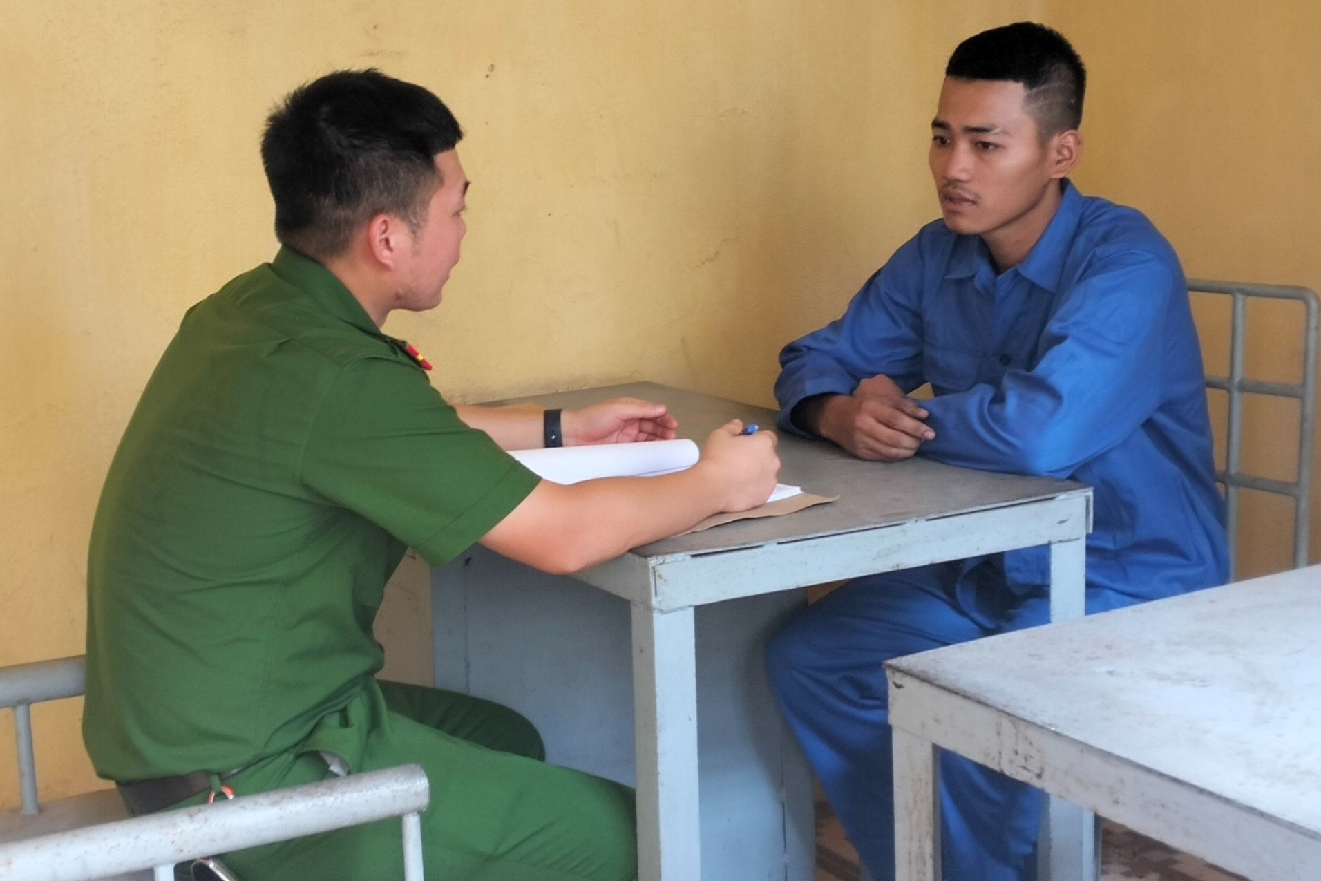 Bat giu 2 nghi pham cuop giat tai san o Vinh Phuc hinh anh