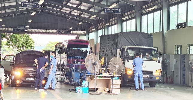 Trung tam dang kiem o Ha Noi, TP.HCM e khach hinh anh