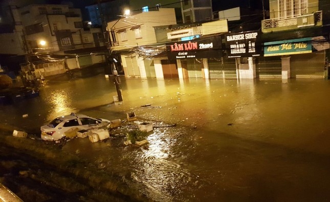 Mua lon keo dai. anh 1