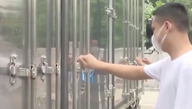 Hai quan San bay,  doi hang. anh 2