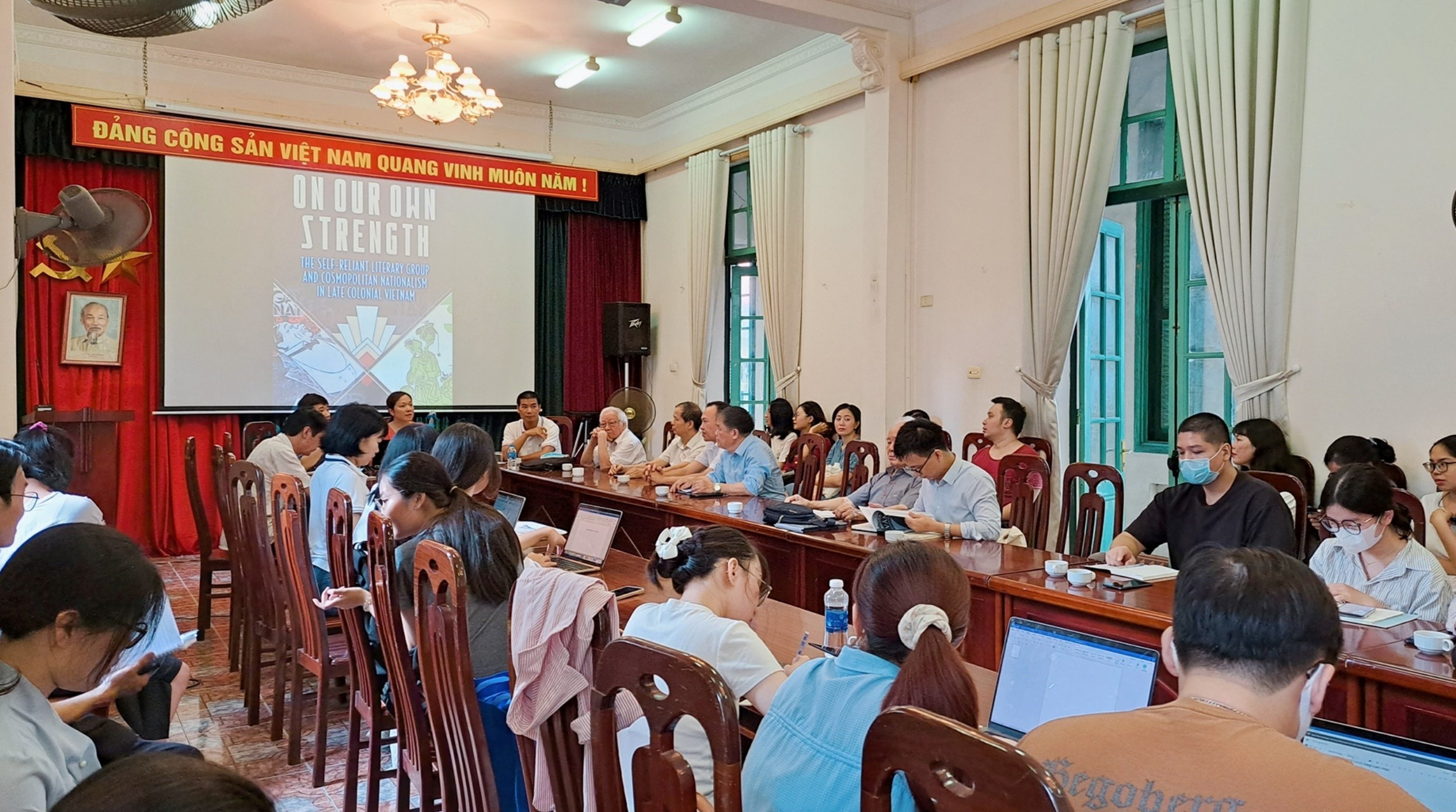 Tiep can moi,  nghien cuu. anh 1