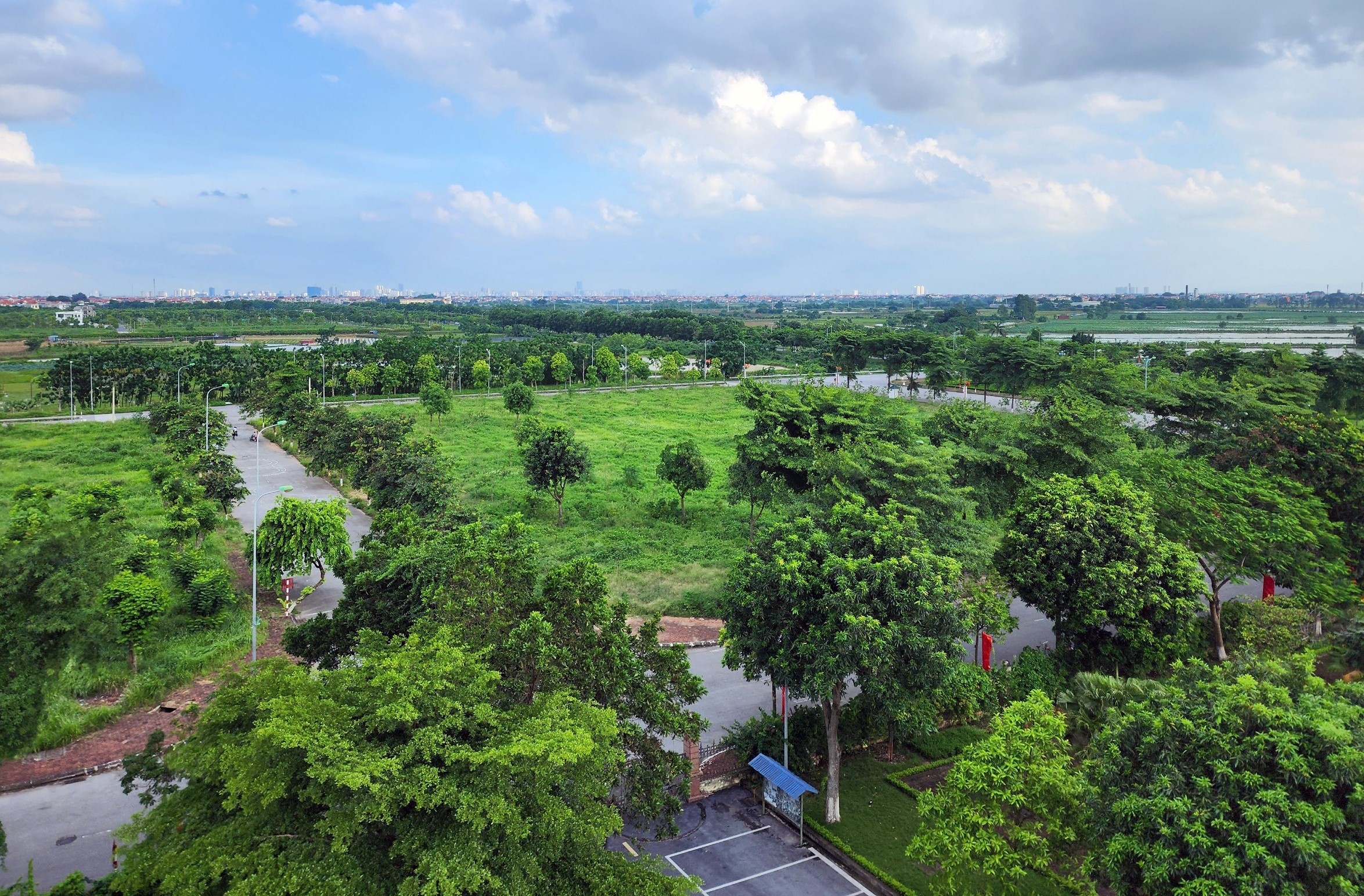 Hai thanh pho moi cua Ha Noi rong 884 km2 voi 4,45 trieu nguoi hinh anh