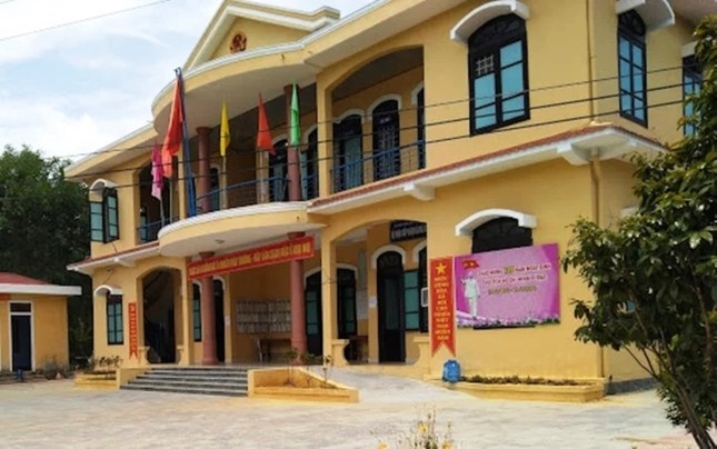 Nguoi dan ong dot tu khi dang tham gia hoa giai tranh chap dat dai hinh anh