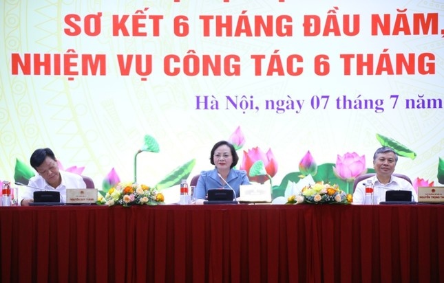 Tuyen hon 14.000 cong chuc, vien chuc bo sung so nguoi nghi, thoi viec hinh anh