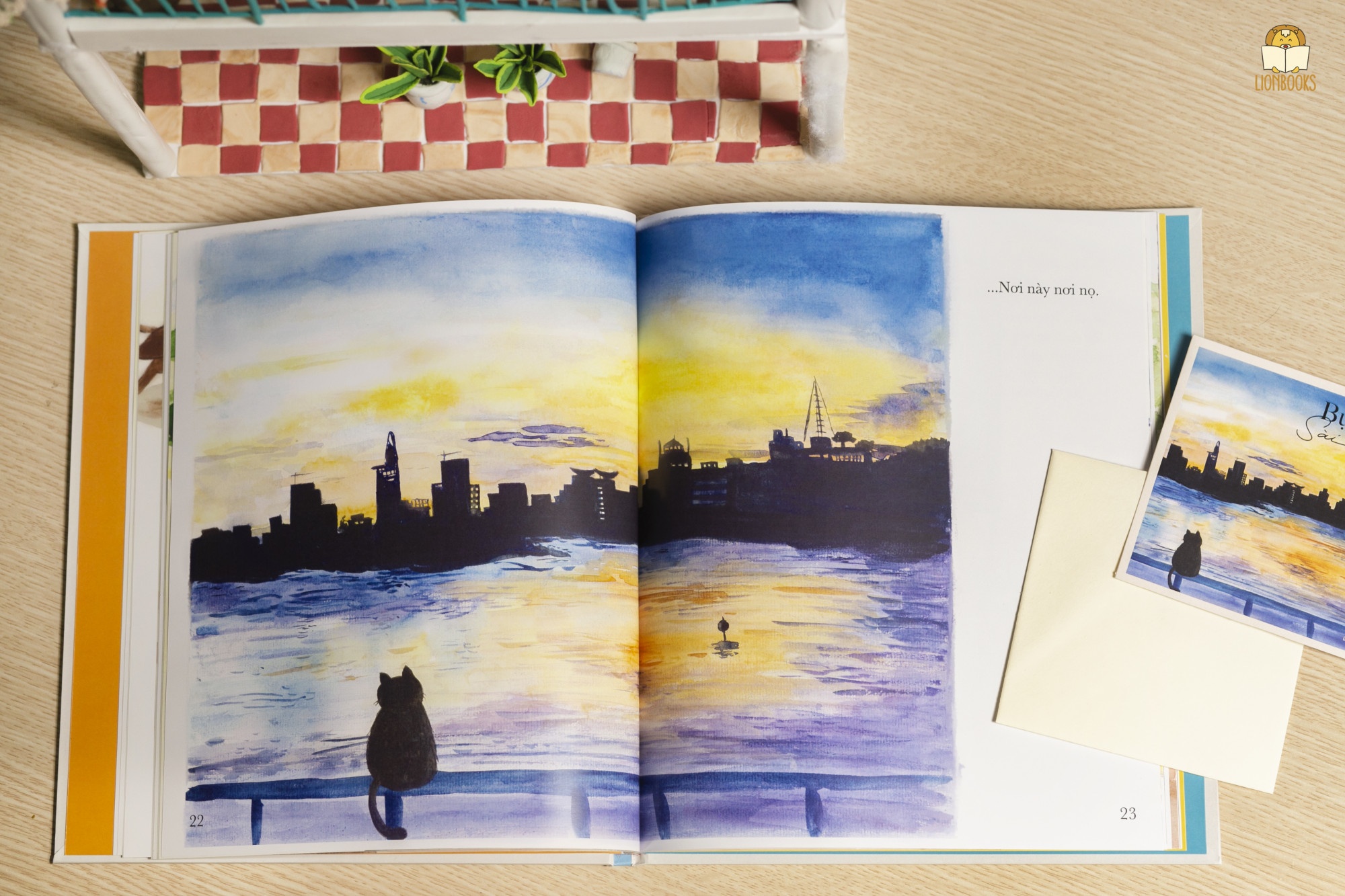 Them mot cuon sach tranh ve TP. HCM duoc ra mat hinh anh