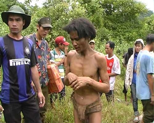 'Nguoi rung' duoc so sanh voi Robinson Crusoe hinh anh