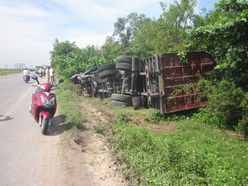 Container cho hon 100 xe may dam do cong nha dan hinh anh