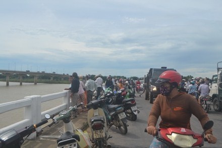 Da tim thay thi the doi nam nu nhay cau tu tu hinh anh