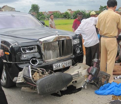 Ly do dai gia xe Phantom Rong gay tai nan khong bi tam giu hinh anh