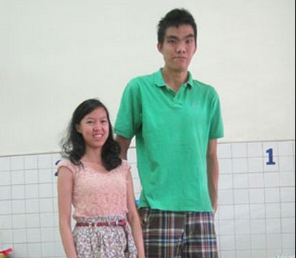 Noi kho cua chang trai cao... 2,03m hinh anh