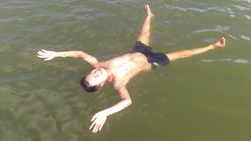 Clip nguoi noi nhu phao tren mat nuoc o Ninh Binh hinh anh