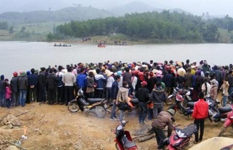 Sinh vien Dai hoc Bach khoa chet duoi o bien Thanh Hoa hinh anh