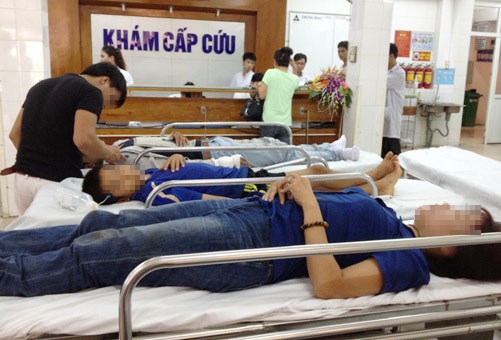 Cap cuu hang tram ca tai nan giao thong trong dip nghi le hinh anh