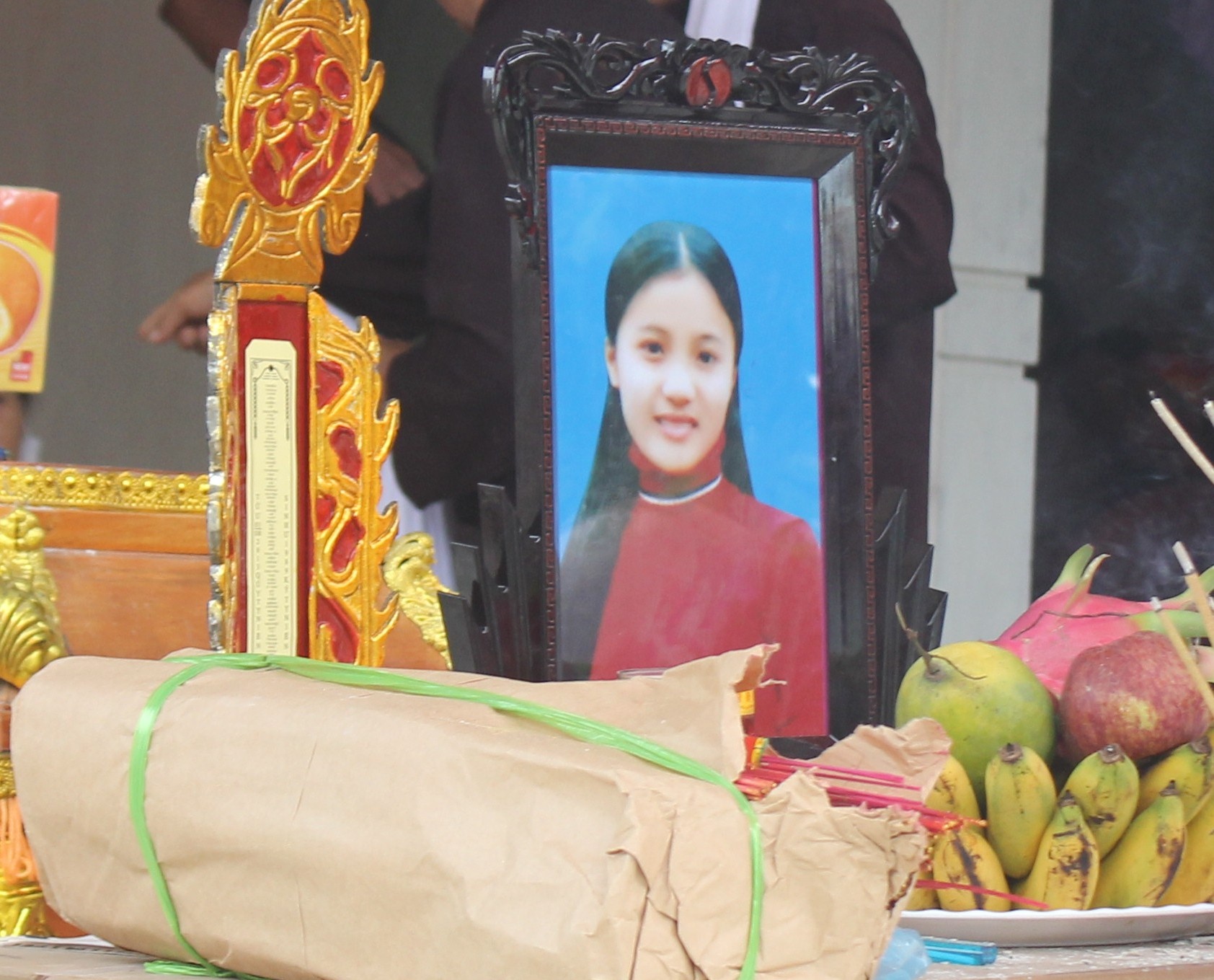 Dam tang voi cua me con san phu vu quay benh vien hinh anh