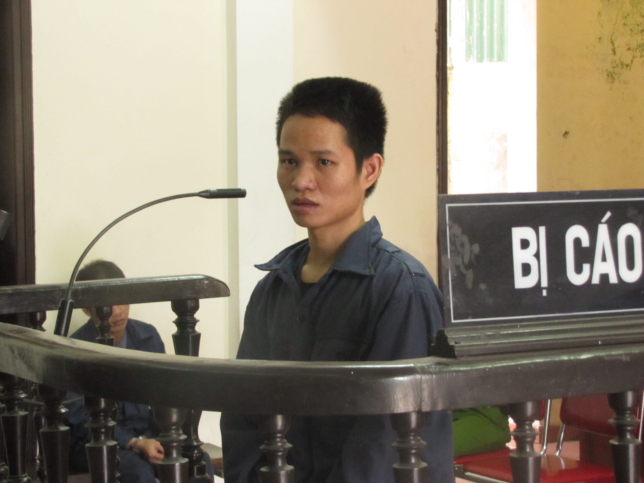 Nam thanh nien lien tuc cuong buc em ho chiu 15 nam tu hinh anh