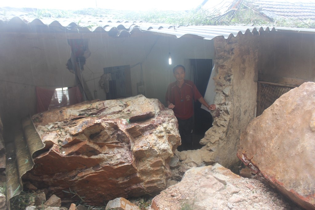 Hien truong tan hoang vu 50 tan da de sap phong ngu hinh anh