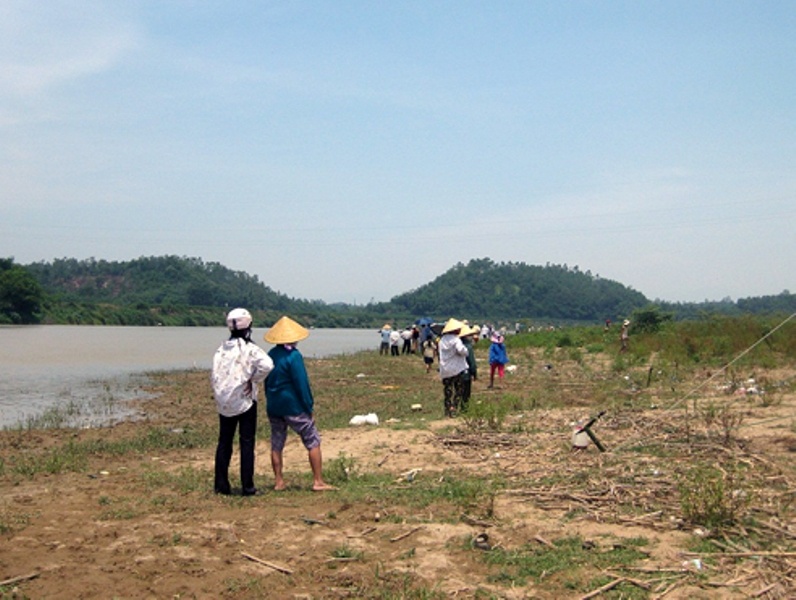 Cuu nguoi chet duoi, ca hai cung mat tich hinh anh