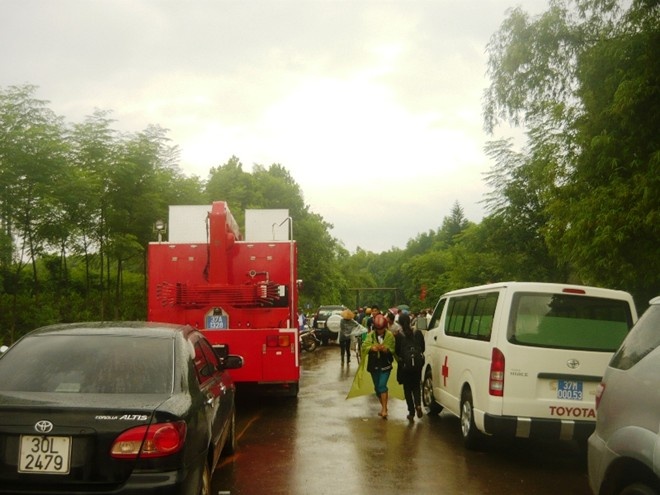 Clip hien truong xe troi o dap tran Khe Ang hinh anh