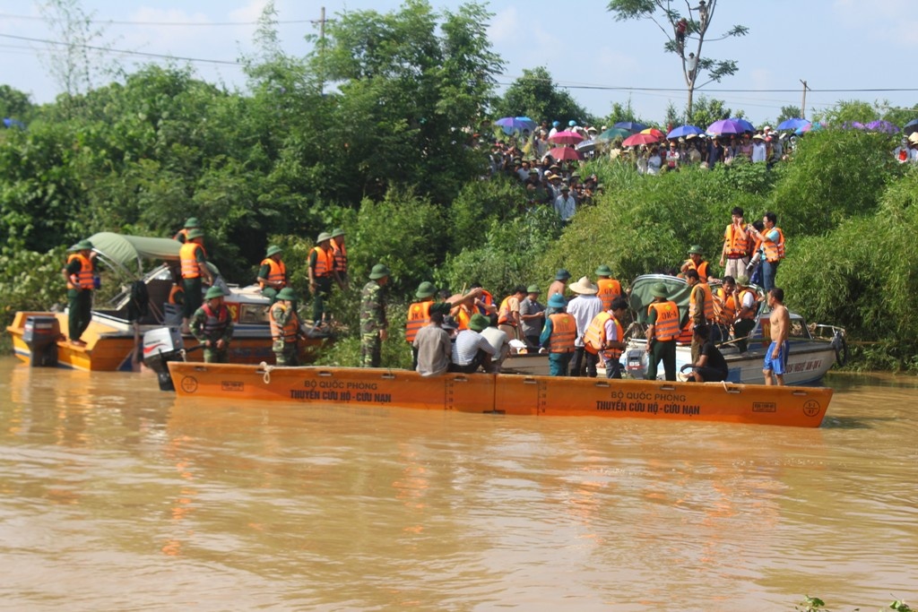 Dung may soi xuyen nuoc tim kiem 5 nan nhan mat tich hinh anh